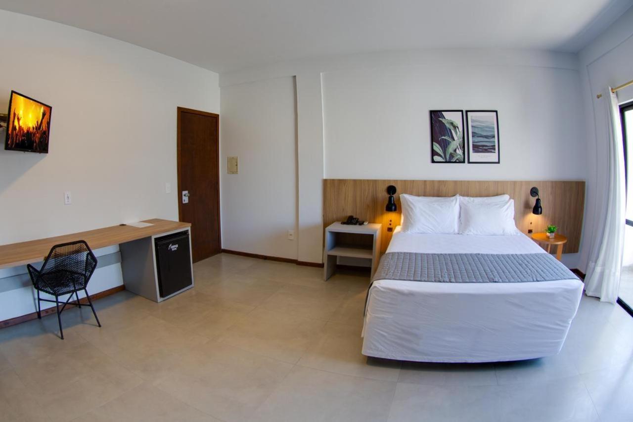 Flipper Hotel Laguna Ngoại thất bức ảnh