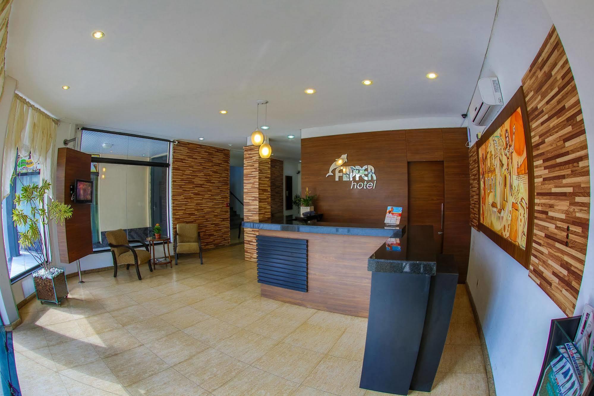 Flipper Hotel Laguna Ngoại thất bức ảnh