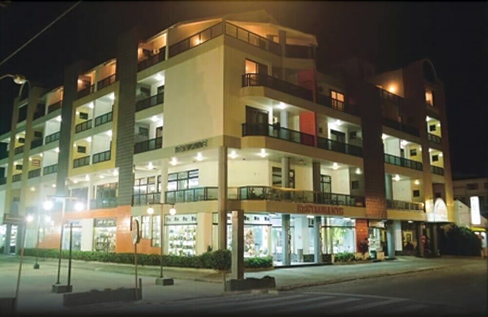 Flipper Hotel Laguna Ngoại thất bức ảnh